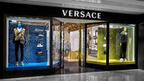 Versace Collection a Bari. Negozi e rivenditori abbigliamento 